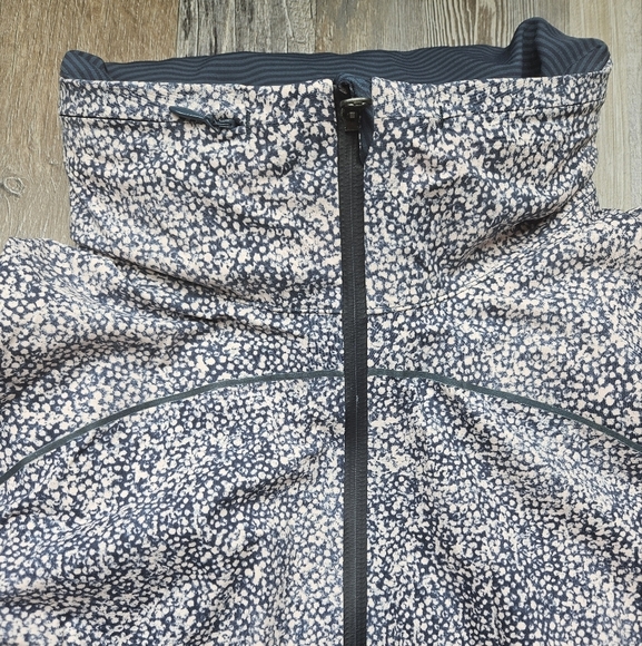 Lululemon Runaway Jacket Pebble Print Size 10 Hoodie Full Zipper - Picture 2 of 11